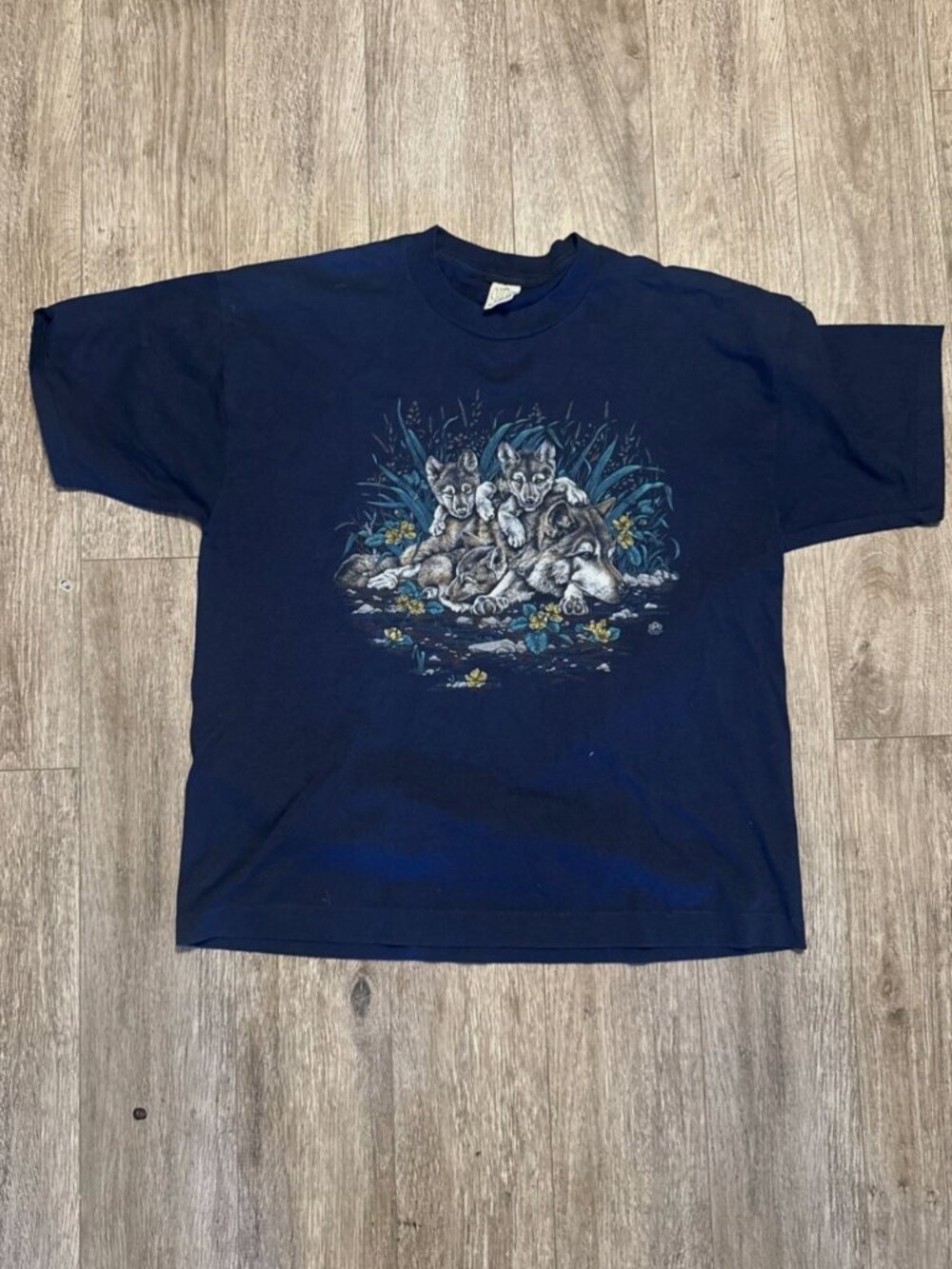 Vintage 1997 Cotton Grove Wolf and Puppies Graphic Shirt size XL